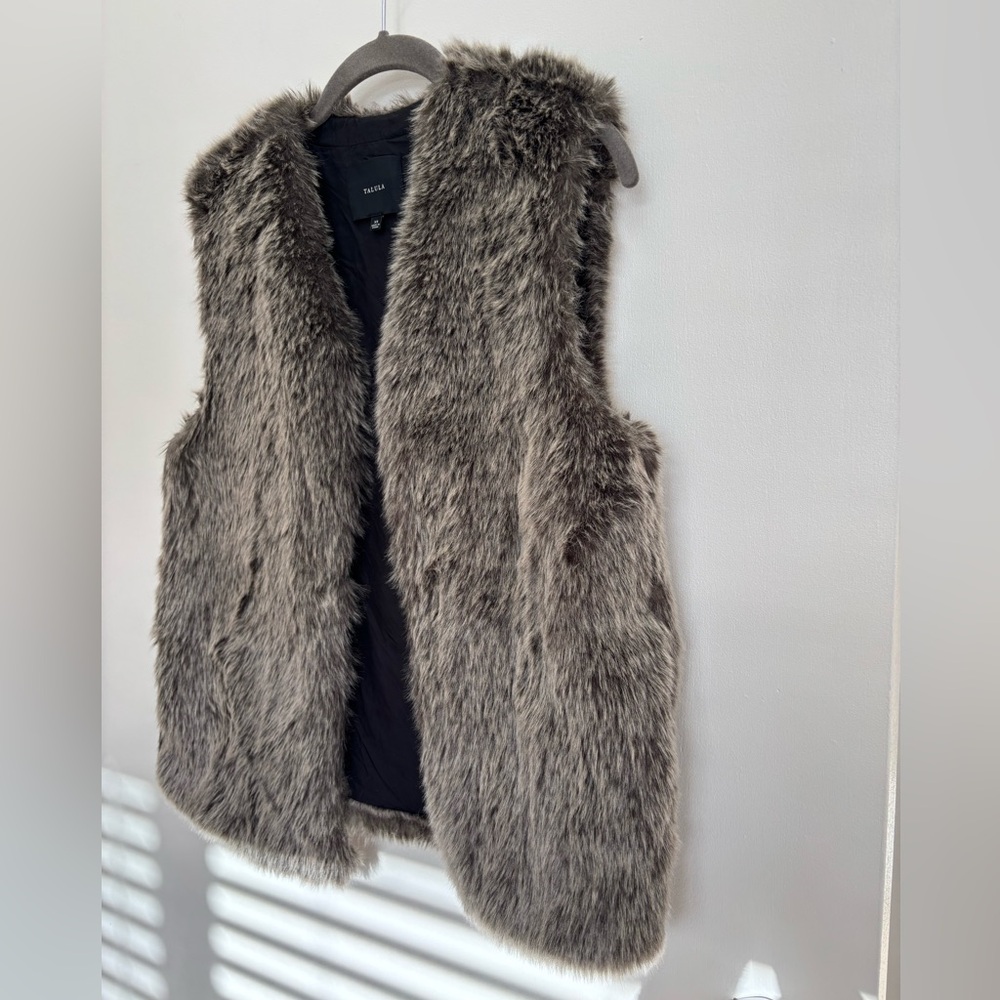 TALULA Faux Fur Vest, Hook Closure, Size XS, Excellent Condition